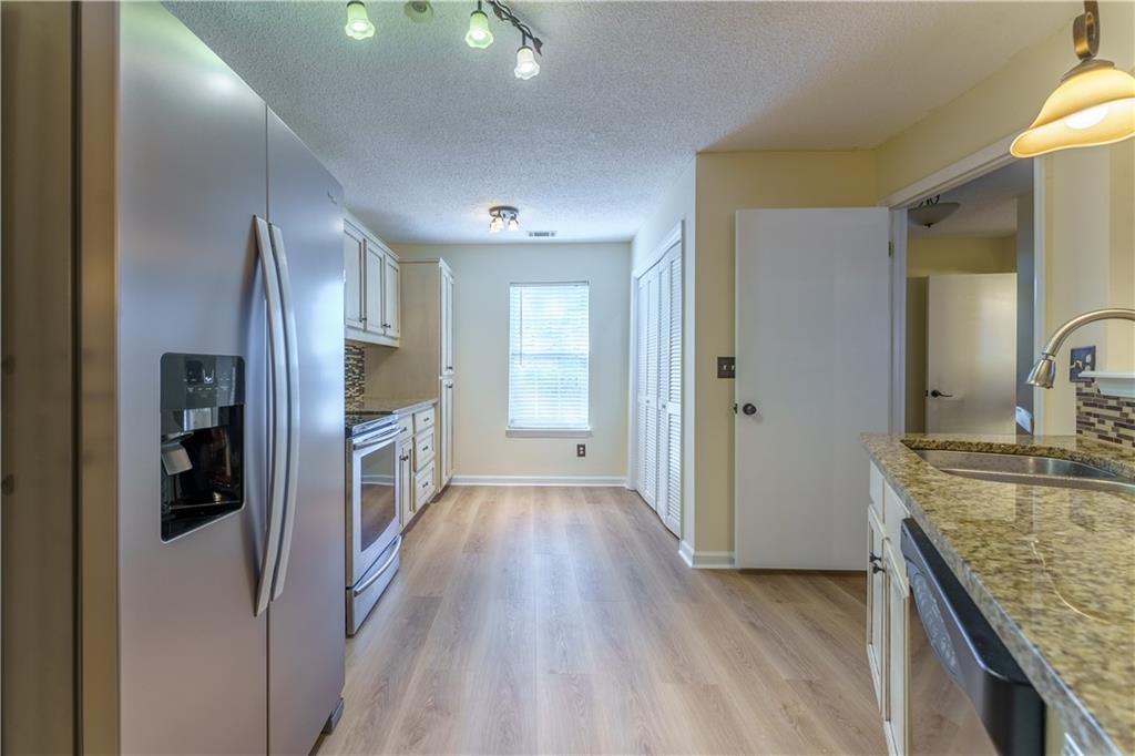 403 Mill Pond Road Roswell, GA 30076 - Photo 11 of 42