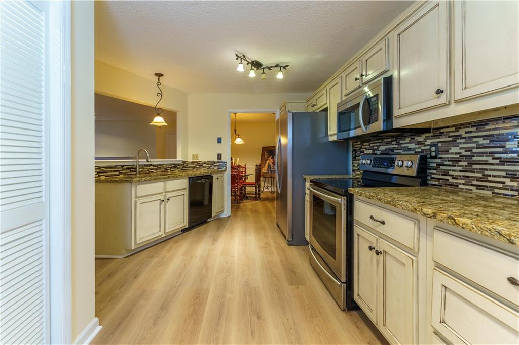 403 Mill Pond Road Roswell, GA 30076 - Photo 13 of 42