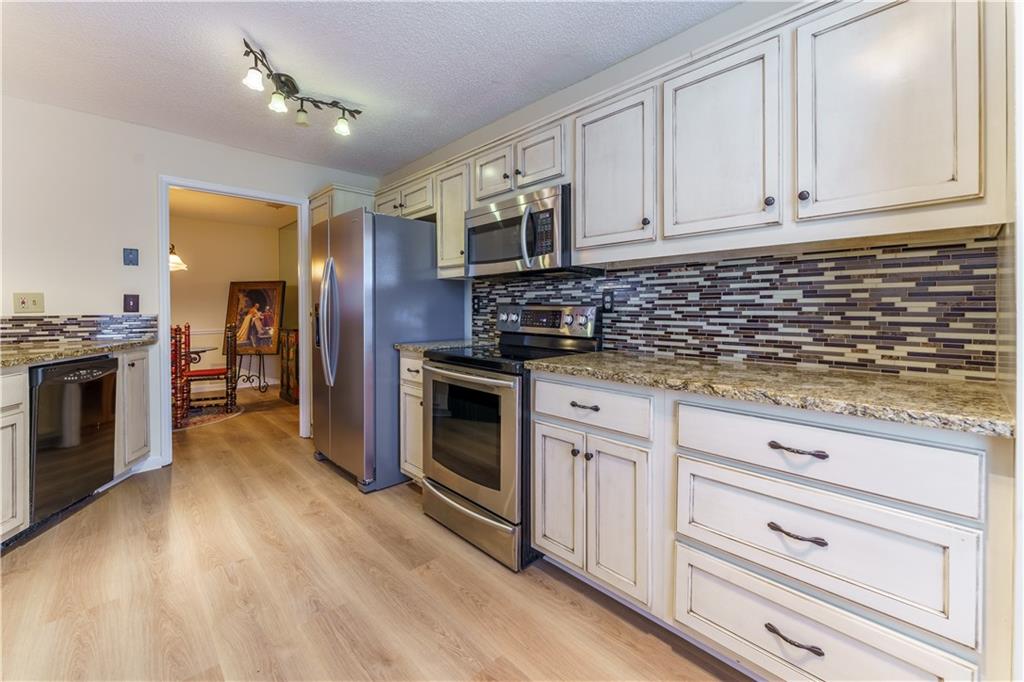 403 Mill Pond Road Roswell, GA 30076 - Photo 14 of 42