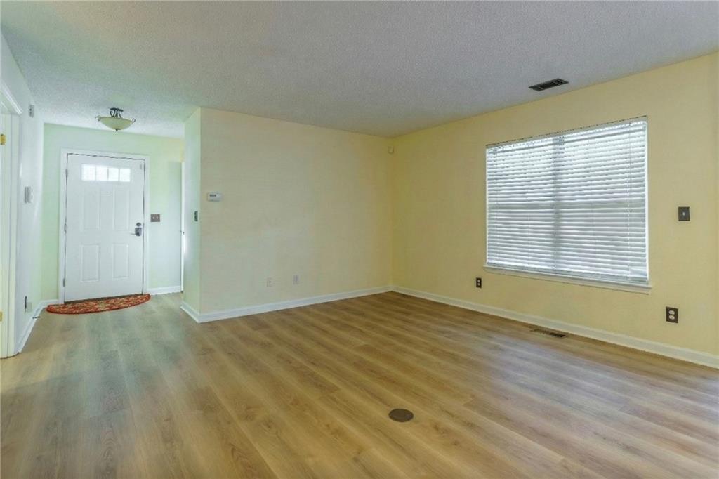 403 Mill Pond Road Roswell, GA 30076 - Photo 7 of 42