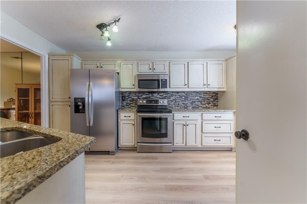 403 Mill Pond Road Roswell, GA 30076 - Photo 10 of 42