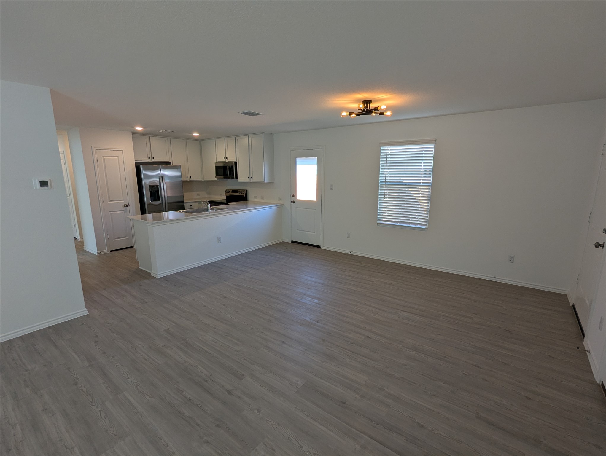 344 Marty Allen Loop Jarrell, TX 76537 - Photo 7 of 28