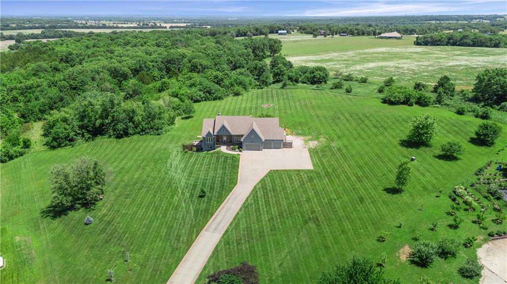 28265 Overbrook Road Paola, KS 66071 - Photo 5 of 70
