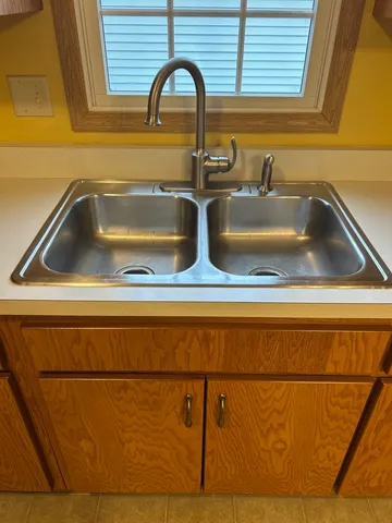a close view of sink and tap