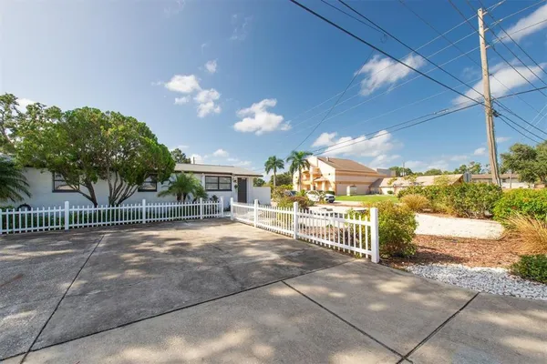 $440,000 | 3394 74th Avenue North, St. Petersburg, FL 33702