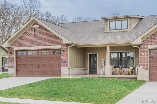 $244,900 | 111 Stone Ledge Dr Street, St. Clair, MO 63077