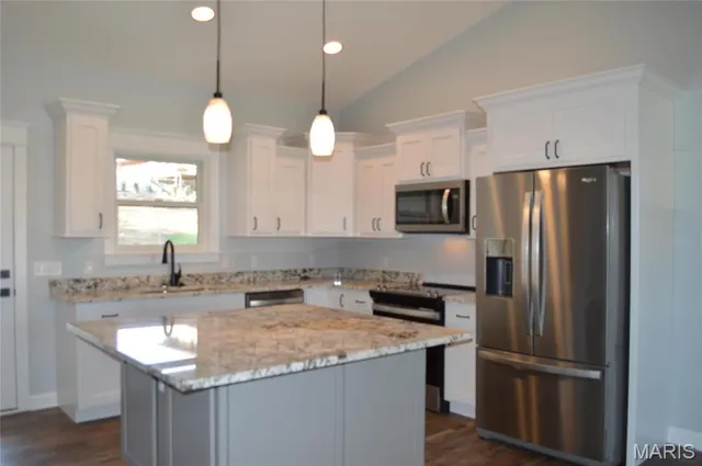 $244,900 | 111 Stone Ledge Dr Street, St. Clair, MO 63077