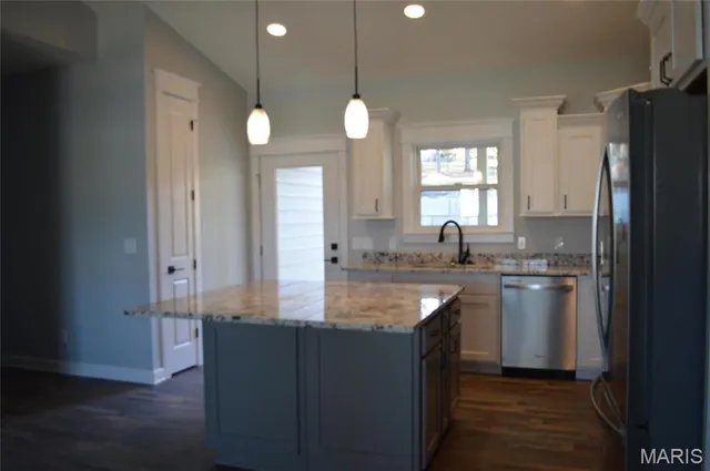 $244,900 | 111 Stone Ledge Dr Street, St. Clair, MO 63077