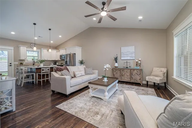 $244,900 | 111 Stone Ledge Dr Street, St. Clair, MO 63077