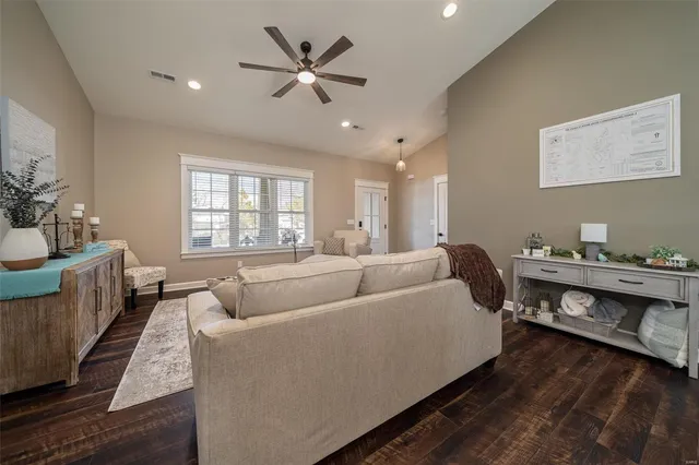 $244,900 | 111 Stone Ledge Dr Street, St. Clair, MO 63077