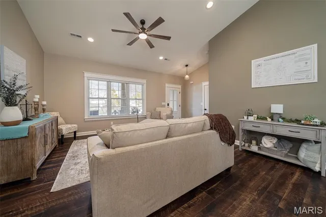 $244,900 | 111 Stone Ledge Dr Street, St. Clair, MO 63077