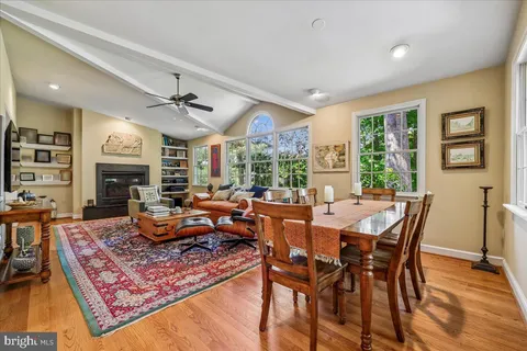 $1,490,000 | 6 Old Stage Court, Rockville, MD 20852