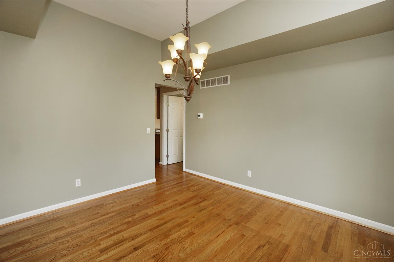 10031 Pebble Ridge Lane Cincinnati, OH 45252 - Photo 11 of 57 Gallery Image 11