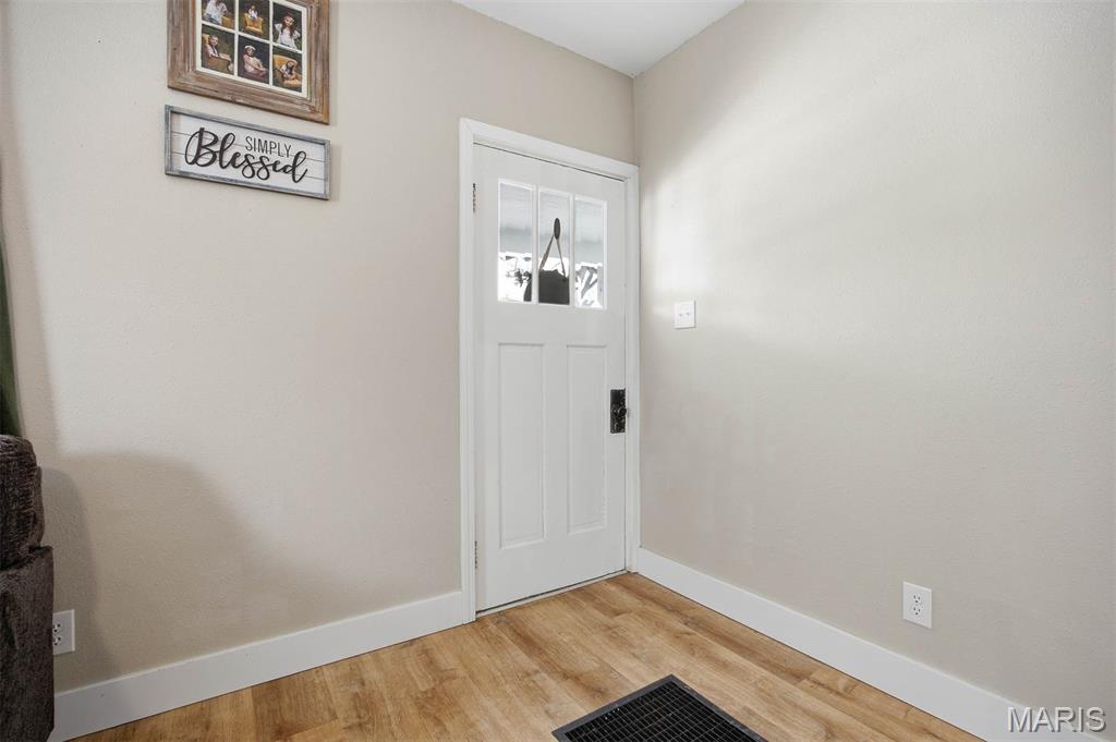 607 Pine Street Highland, IL 62249 - Photo 5 of 35