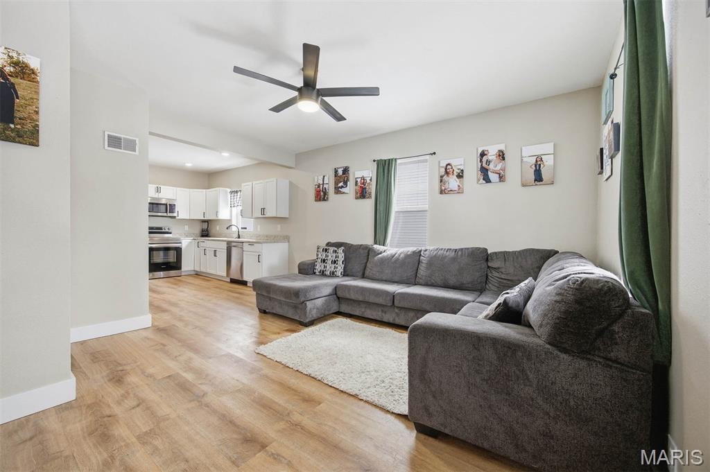 607 Pine Street Highland, IL 62249 - Photo 6 of 35