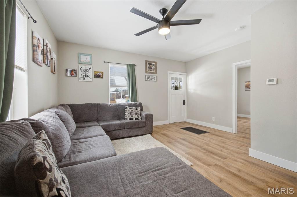 607 Pine Street Highland, IL 62249 - Photo 8 of 35