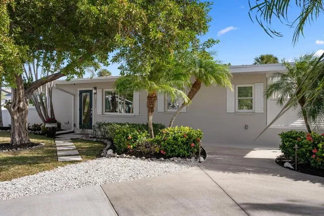 $1,395,000 | 211 85th Street, Holmes Beach, FL 34217