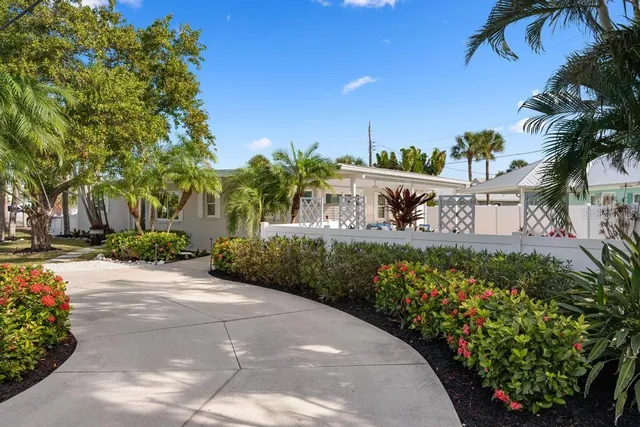 $1,395,000 | 211 85th Street, Holmes Beach, FL 34217