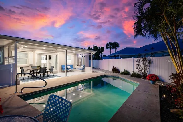 $1,395,000 | 211 85th Street, Holmes Beach, FL 34217