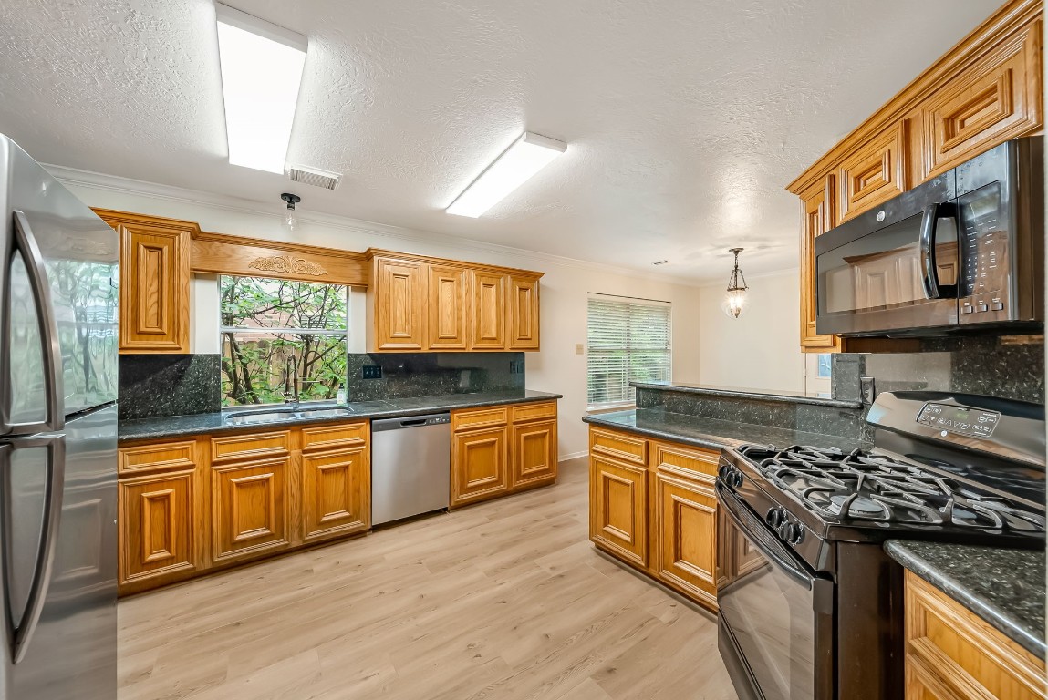 24006 Goodfellow Drive Spring, TX 77373 - Photo 7 of 30 Gas range