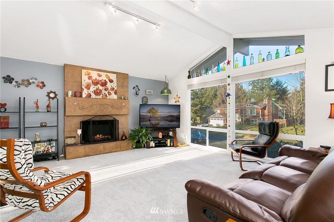 1503 Index Avenue Southeast Renton, WA 98058 - Photo 2 of 24 Gallery Image 2