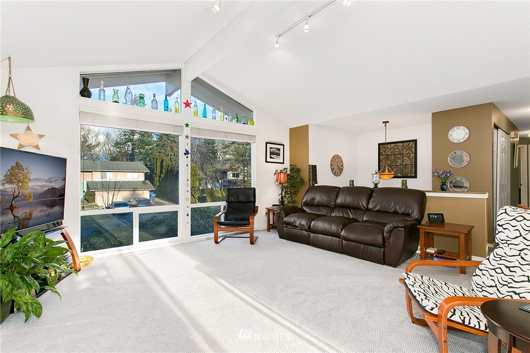 1503 Index Avenue Southeast Renton, WA 98058 - Photo 3 of 24 Gallery Image 3