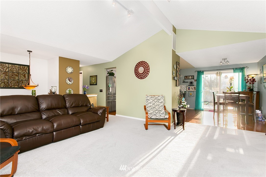 1503 Index Avenue Southeast Renton, WA 98058 - Photo 4 of 24 Gallery Image 4