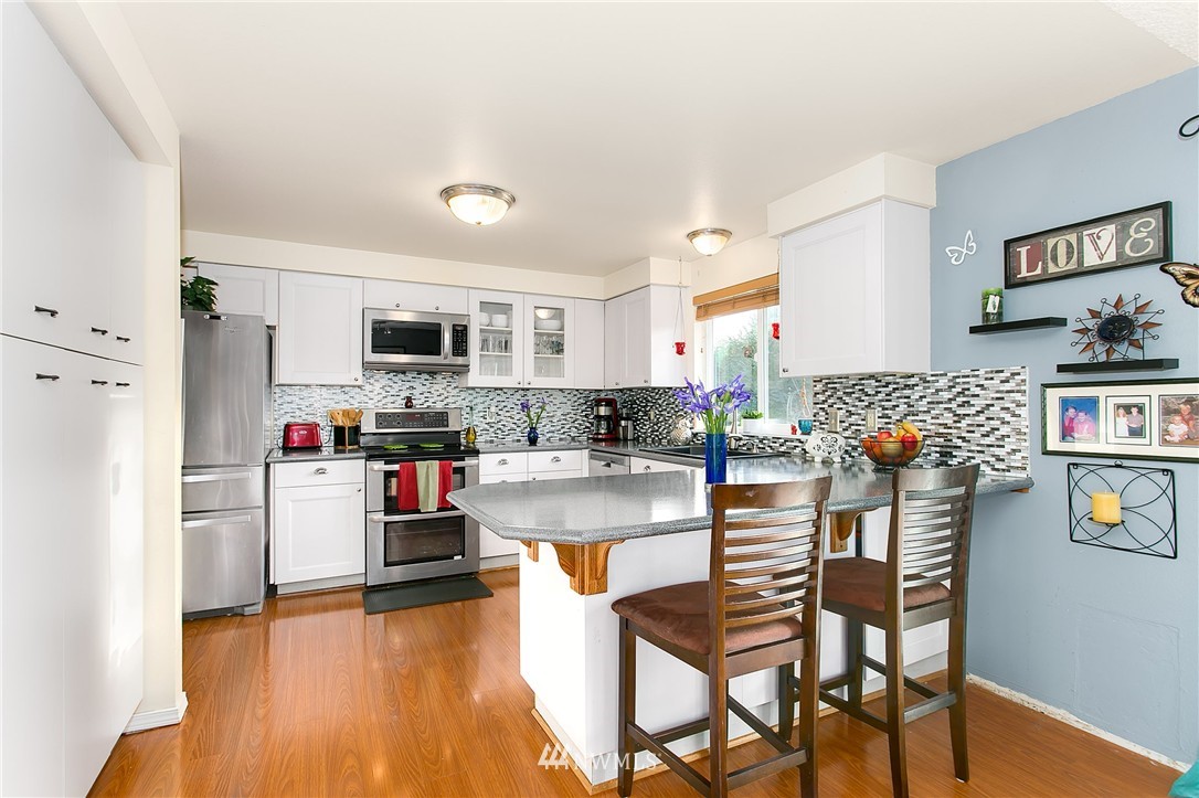 1503 Index Avenue Southeast Renton, WA 98058 - Photo 5 of 24 Gallery Image 5