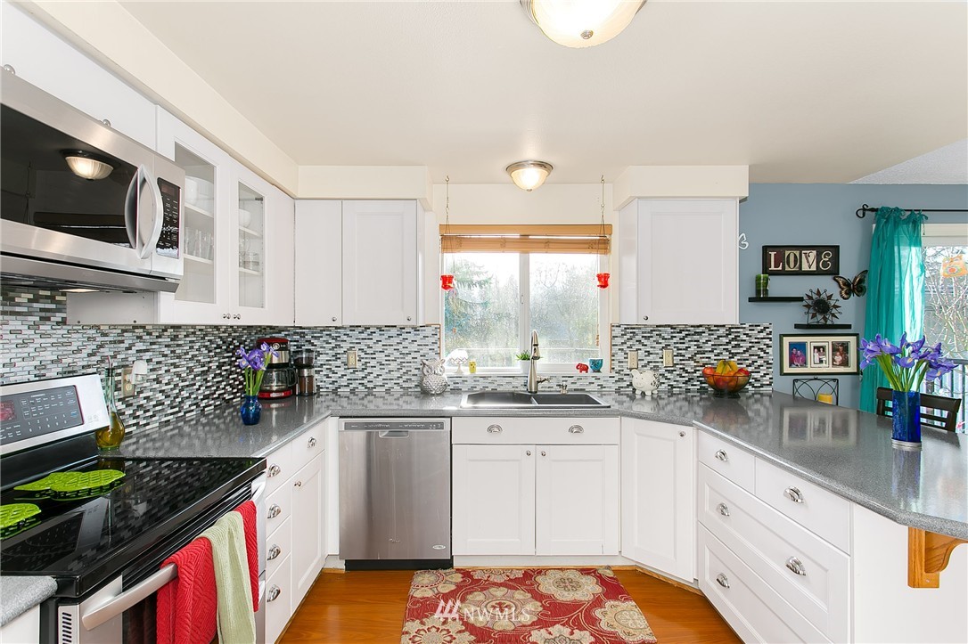 1503 Index Avenue Southeast Renton, WA 98058 - Photo 6 of 24 Gallery Image 6