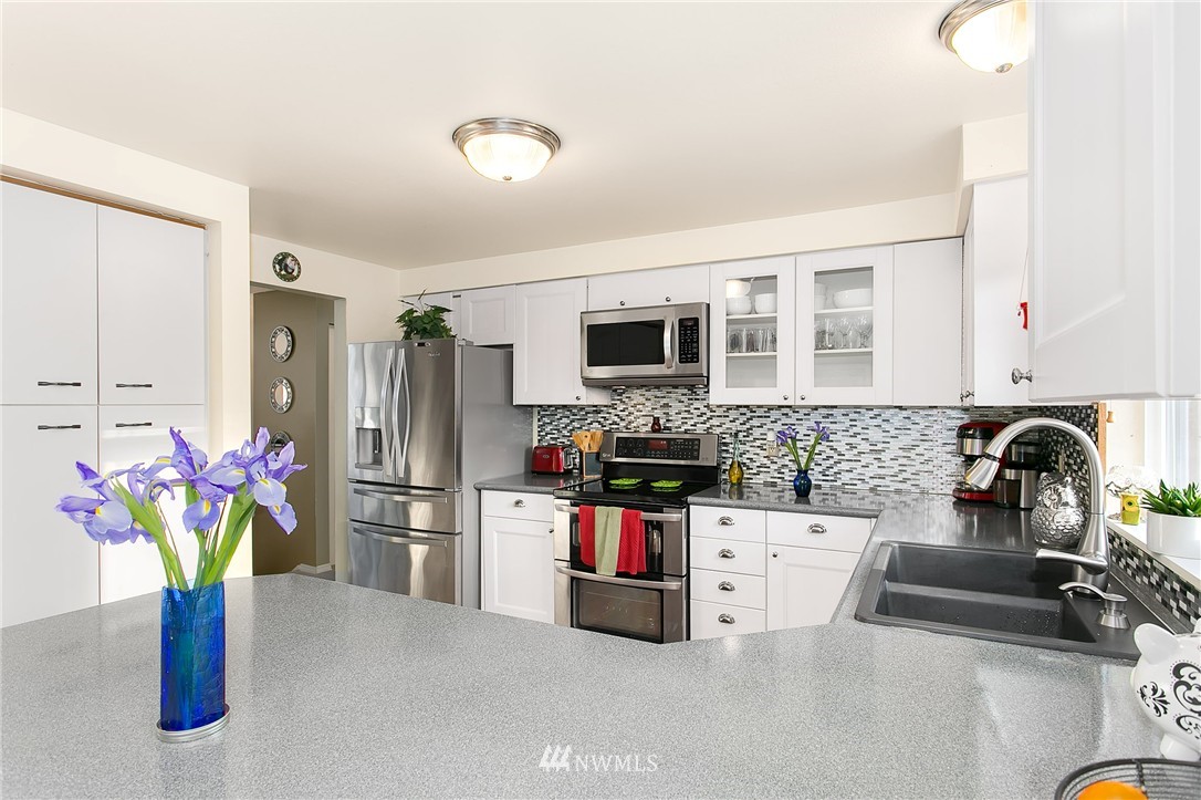 1503 Index Avenue Southeast Renton, WA 98058 - Photo 7 of 24 Gallery Image 7