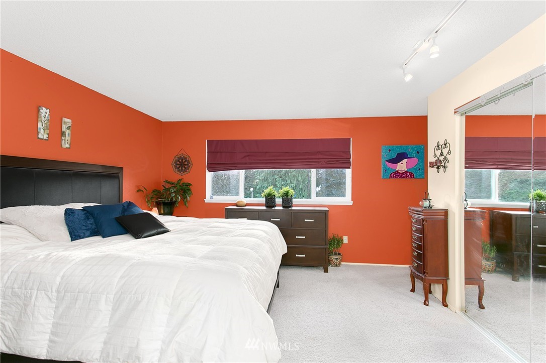 1503 Index Avenue Southeast Renton, WA 98058 - Photo 10 of 24 Gallery Image 10
