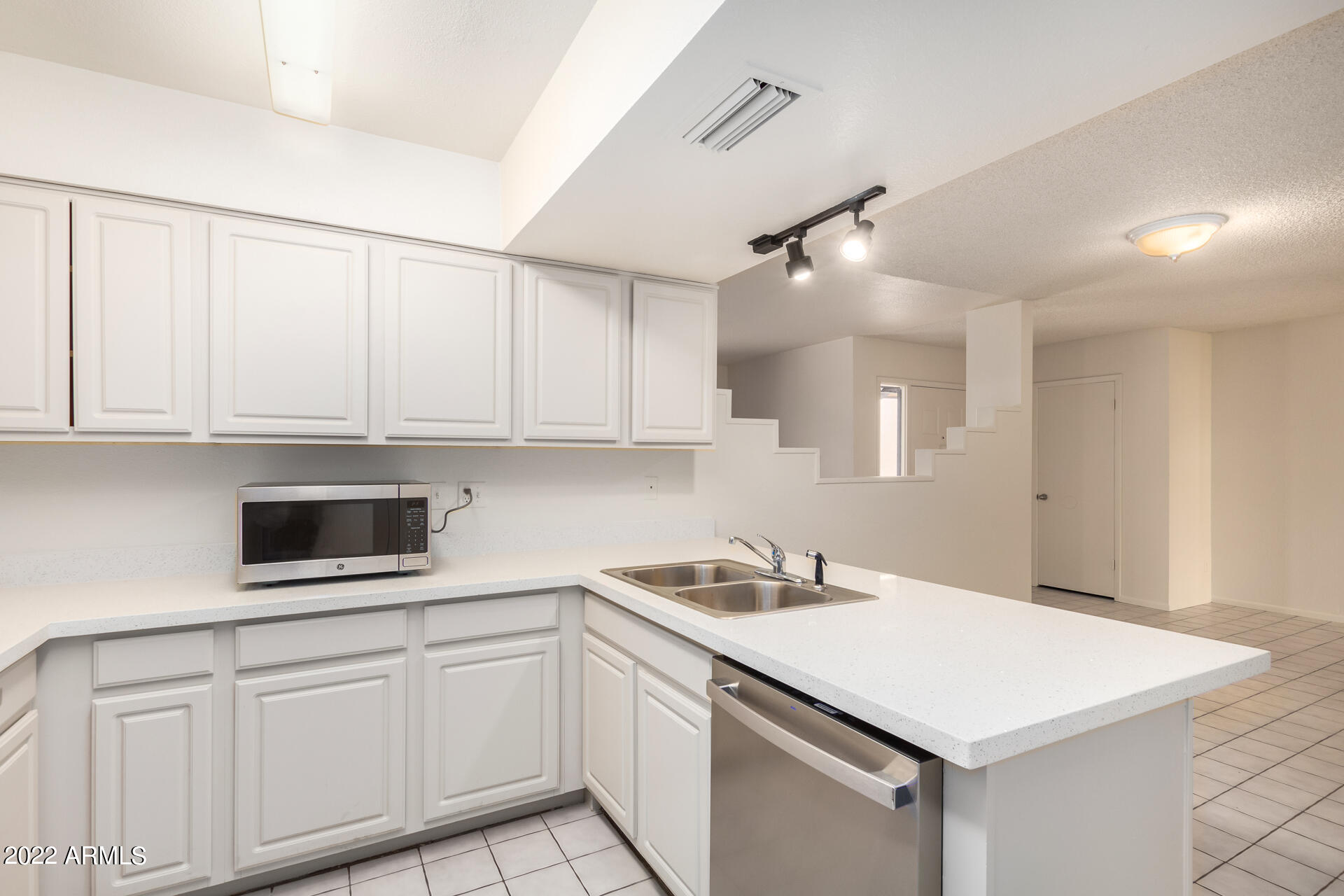 2223 West Vineyard Road Tempe, AZ 85282 - Photo 13 of 25 16 Vineyard
