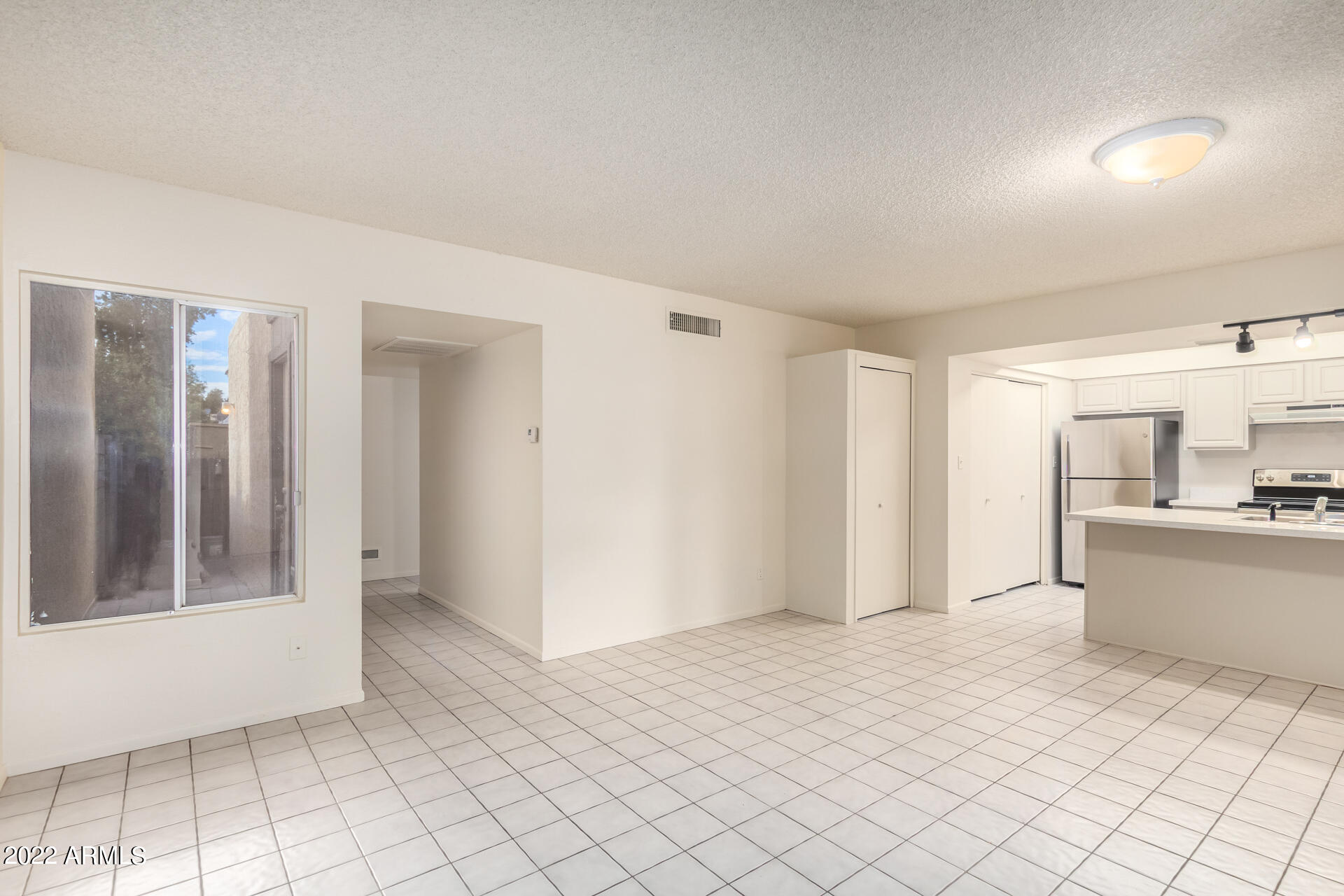 2223 West Vineyard Road Tempe, AZ 85282 - Photo 5 of 25 08 Vineyard
