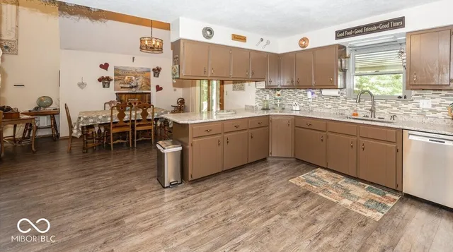 $455,900 | 8546 North Chickadee Drive, Morgantown, IN 46160