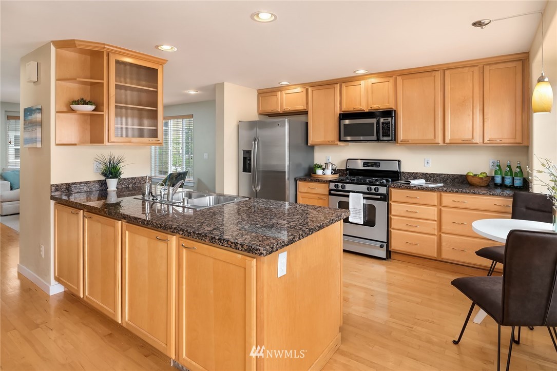 618 Bell Street Edmonds, WA 98020 - Photo 6 of 24