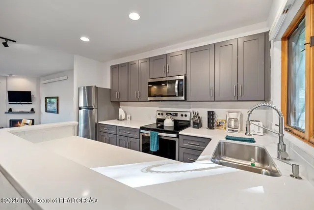 $1,325,000 | 1639 North Harvest Dance Road, Unit 3180/3181, Jackson, WY 83001