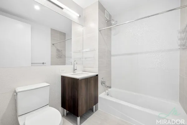 $3,900 | 15 Park Row, Unit 7O | Financial District