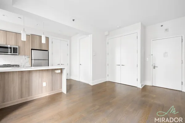 $3,900 | 15 Park Row, Unit 7O | Financial District