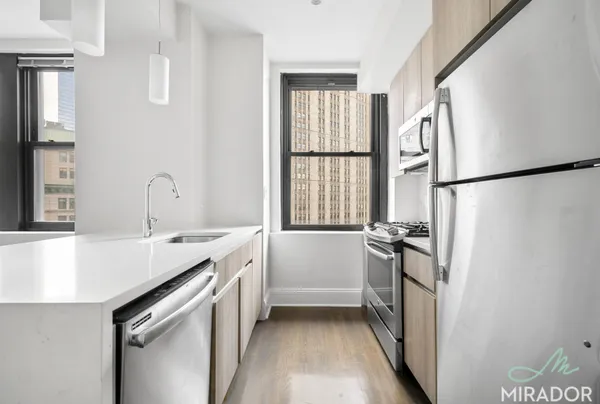 $3,900 | 15 Park Row, Unit 7O | Financial District