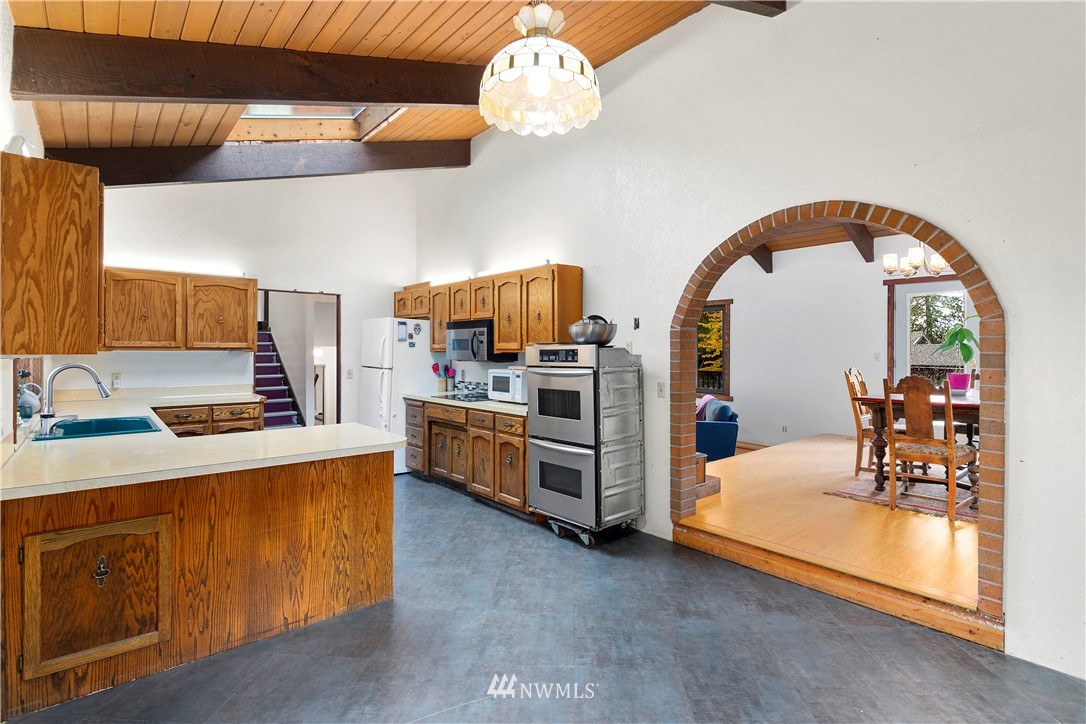 10316 Vernon Road Lake Stevens, WA 98258 - Photo 5 of 25 a very nice looking room with a large window