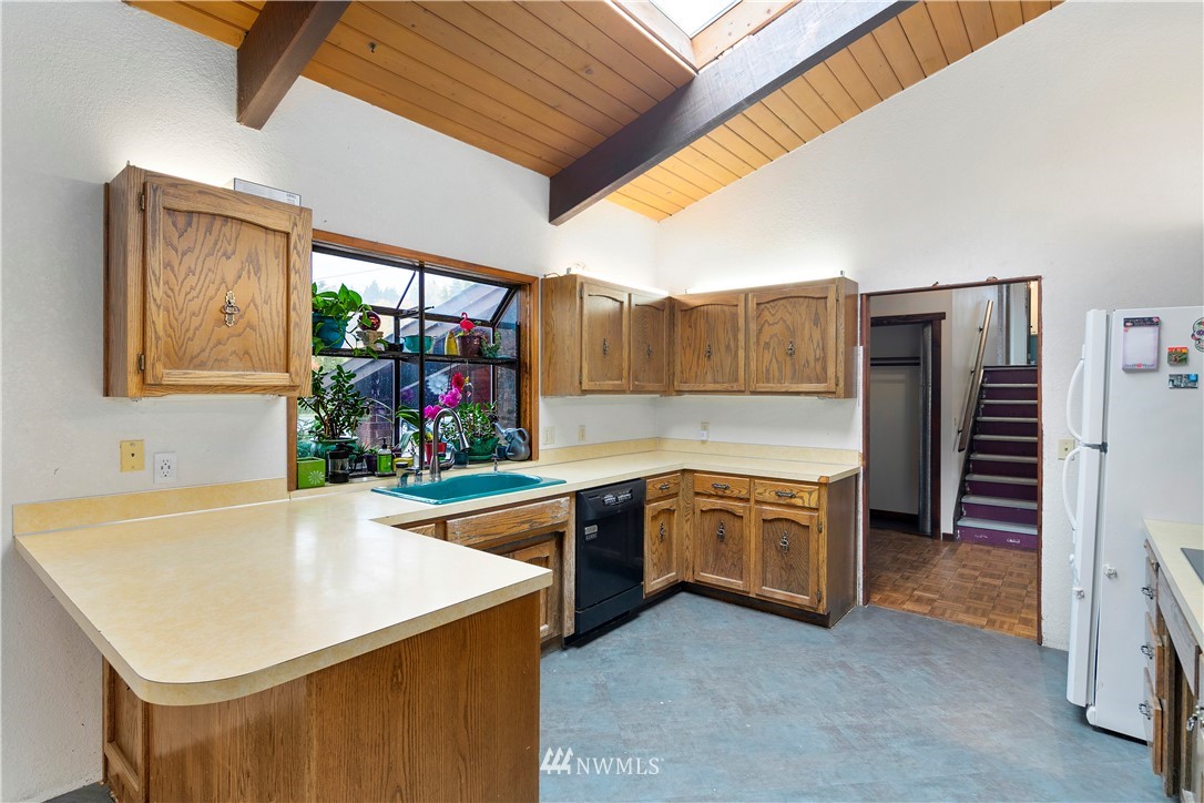 10316 Vernon Road Lake Stevens, WA 98258 - Photo 8 of 25 a kitchen with a stove a sink and a refrigerator