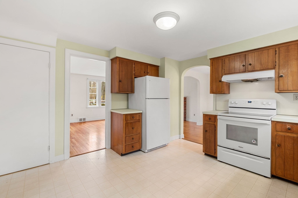 6 West Shore Road Merrimac, MA 01860 - Photo 12 of 39