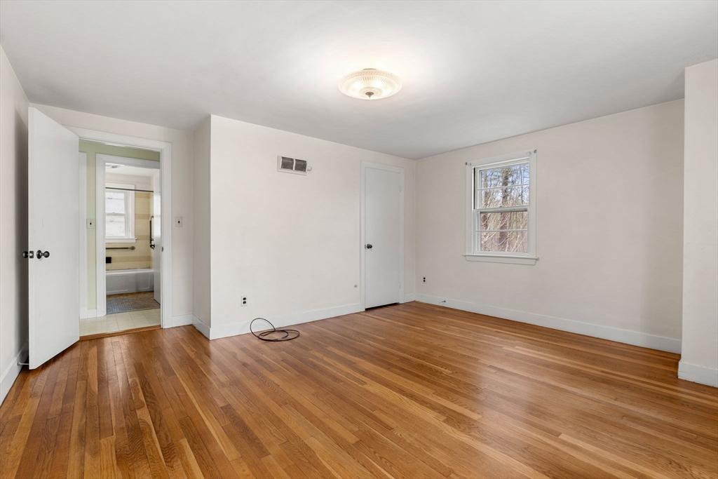 6 West Shore Road Merrimac, MA 01860 - Photo 14 of 39