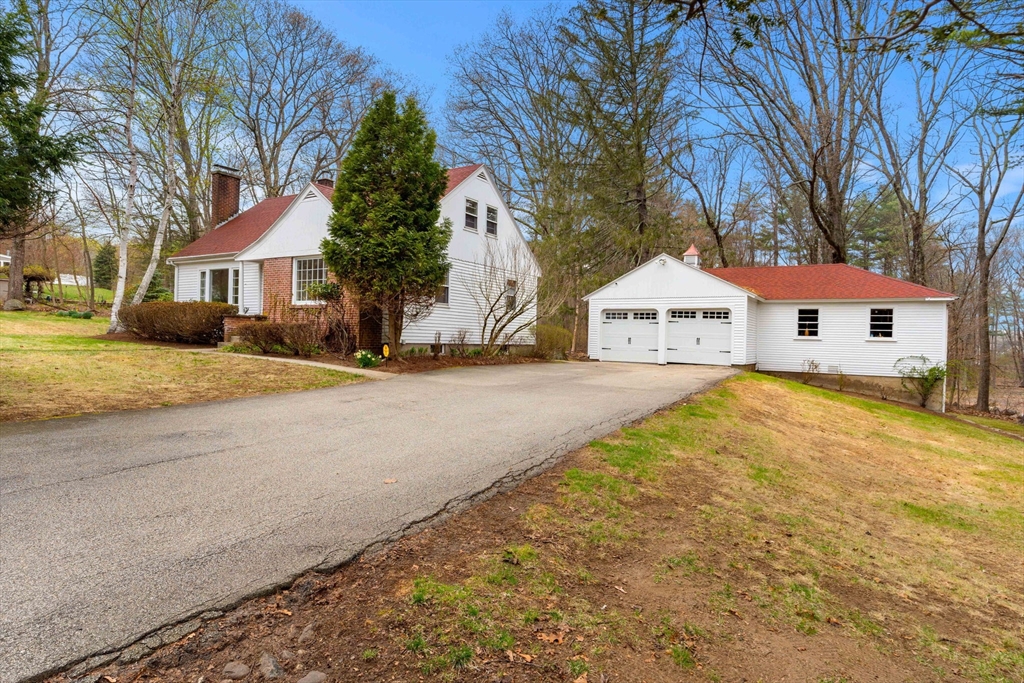 6 West Shore Road Merrimac, MA 01860 - Photo 3 of 39