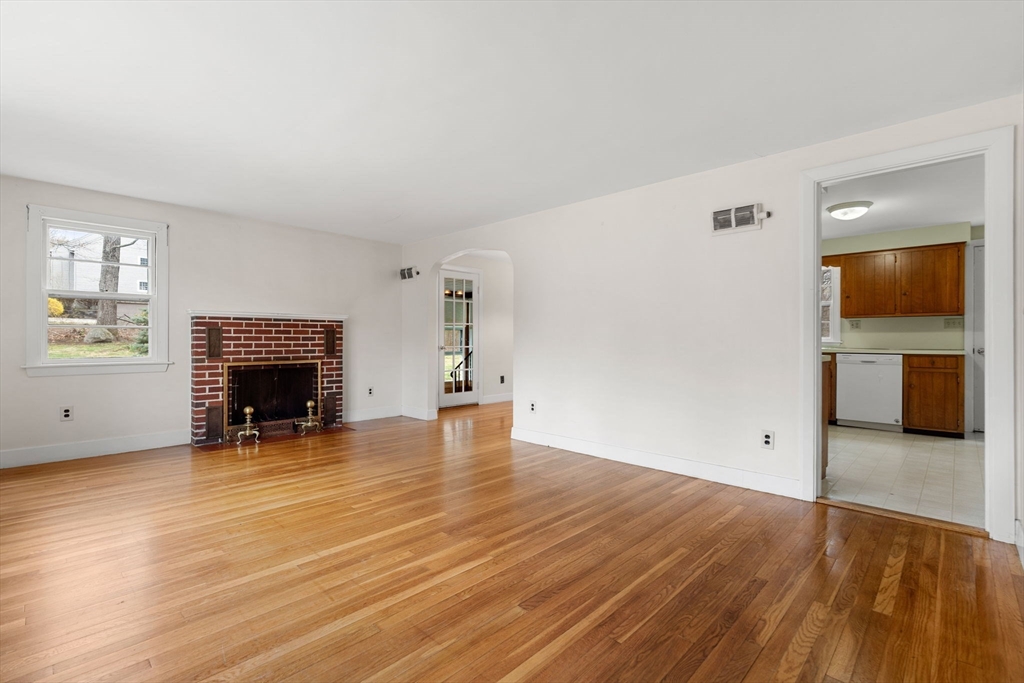 6 West Shore Road Merrimac, MA 01860 - Photo 4 of 39
