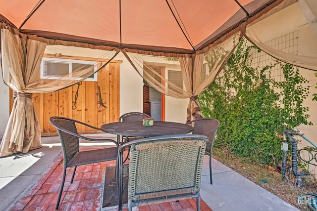 a view of a roof with sitting area