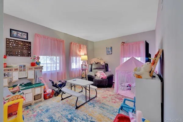 $430,000 | 14 West Dogwood Drive, Poughkeepsie, NY 12601