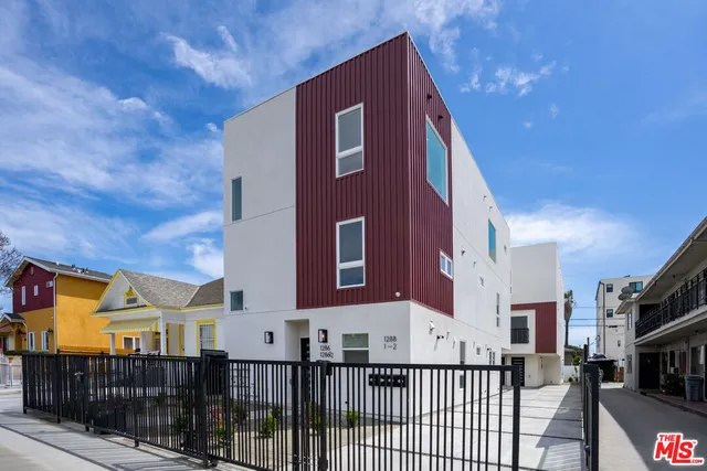 $700 | 1288 West 35th Place, Los Angeles, CA 90007