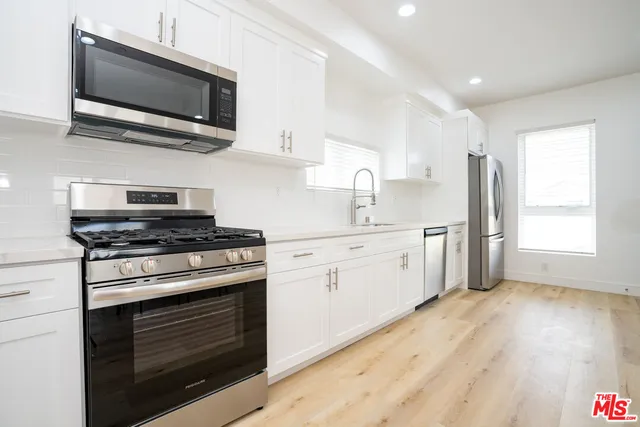 $700 | 1288 West 35th Place, Los Angeles, CA 90007