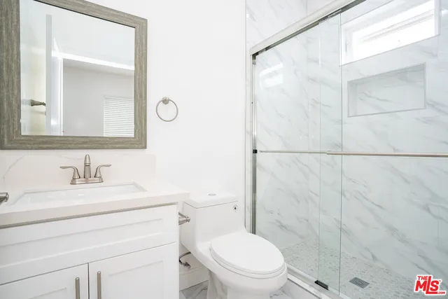 $700 | 1288 West 35th Place, Los Angeles, CA 90007